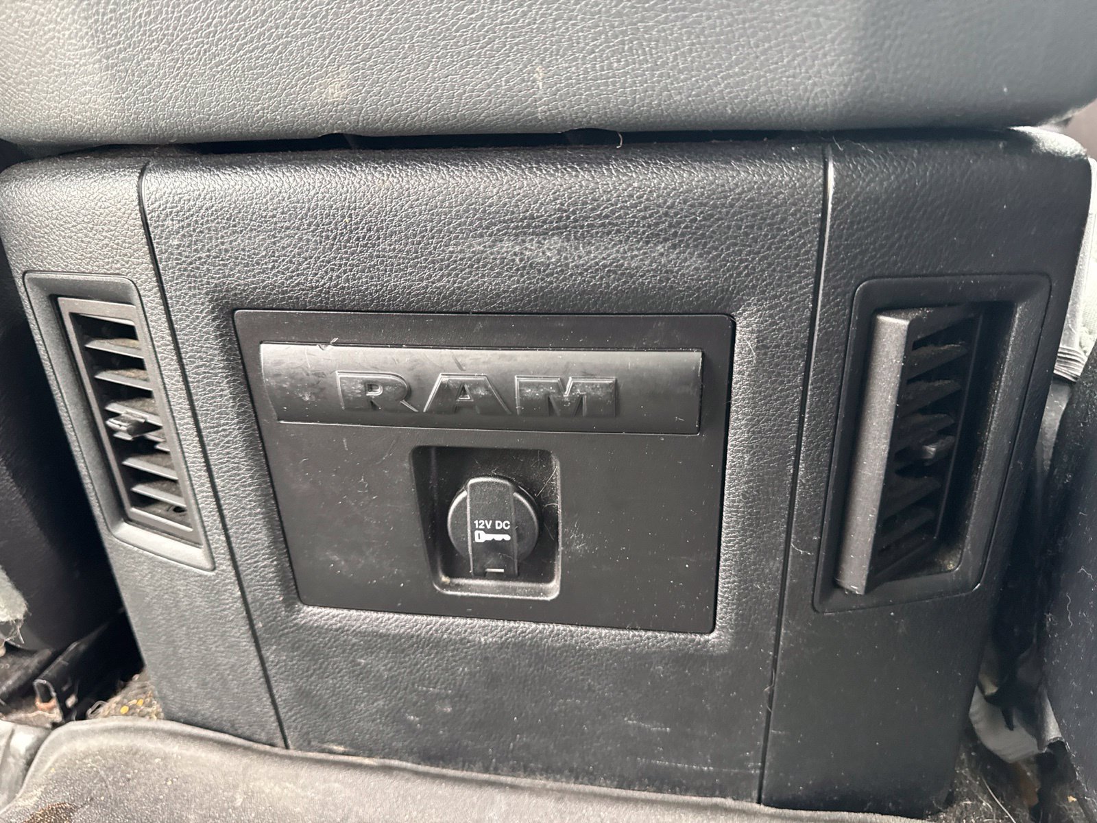 Used 2016 RAM 1500 Classic SLT AWD/4WD image 14