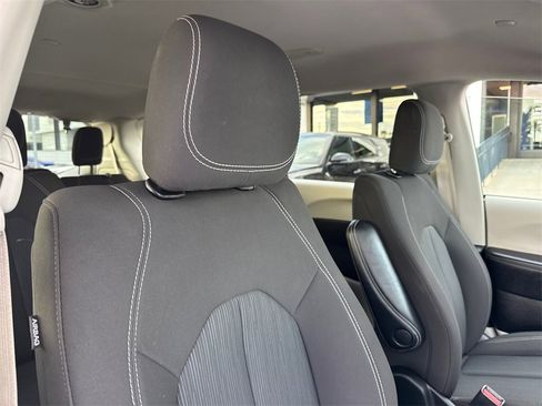 Certified 2023 Chrysler Voyager LX image 13
