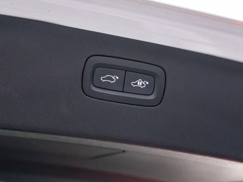 Used 2023 Volvo XC90 B6 Ultimate w/ Protection Package Premier image 32