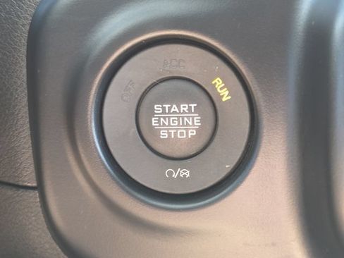 Used 2022 Jeep Wrangler Unlimited Rubicon AWD/4WD image 14