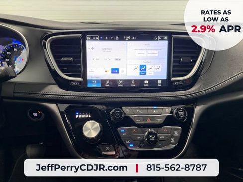 New 2027 Chrysler Pacifica Select AWD/4WD image 15