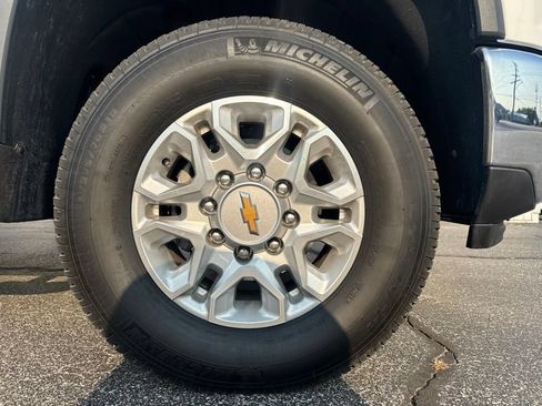 Used 2025 Chevrolet Silverado 2500 LT AWD/4WD image 9