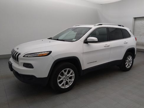 Used 2018 Jeep Cherokee Latitude Plus image 2