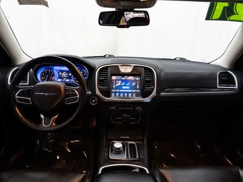 Used 2021 Chrysler 300 Touring L RWD image 9