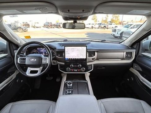 Used 2024 Ford Expedition Limited image 11