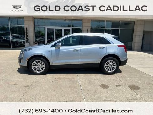 Used 2017 Cadillac XT5 FWD image 2