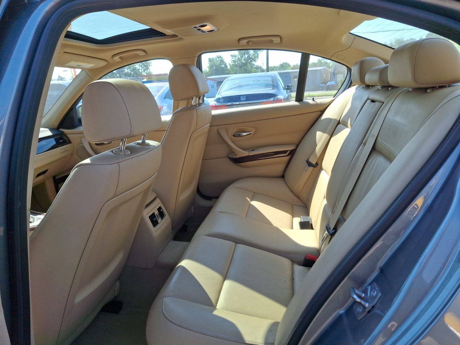 Used 2011 BMW 335i xDrive Sedan AWD/4WD image 9
