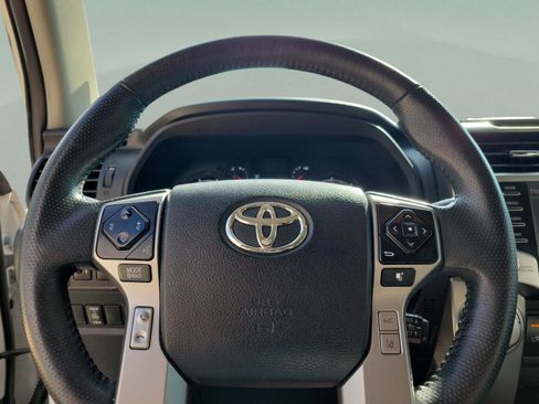 Used 2020 Toyota 4Runner SR5 AWD/4WD image 24