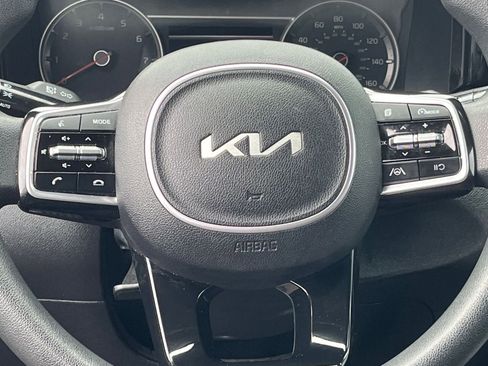Used 2023 Kia Sorento LX image 28
