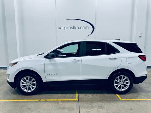 Used 2020 Chevrolet Equinox LS w/ LS Convenience Package image 4