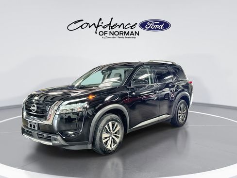 Used 2025 Nissan Pathfinder SL FWD image 4