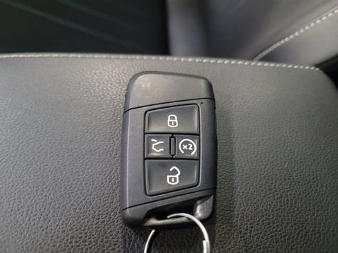 Used 2023 Volkswagen Tiguan SE w/ Panoramic Sunroof Package FWD image 32