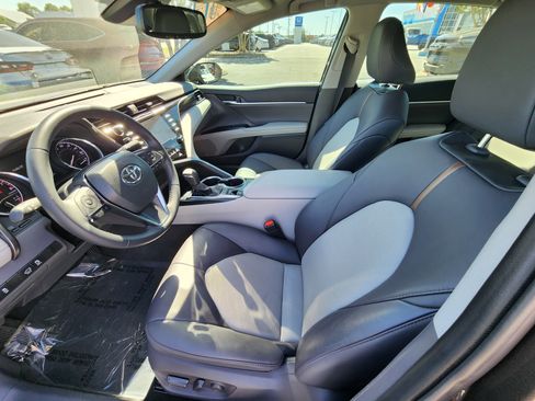 Used 2020 Toyota Camry XLE FWD image 18