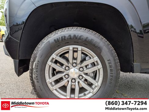 Used 2023 Chevrolet Colorado LT w/ Advanced Trailering Package AWD/4WD image 9