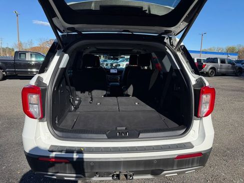 Certified 2022 Ford Explorer XLT w/ Equipment Group 202A AWD/4WD image 11