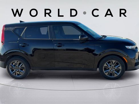 Used 2022 Kia Soul EX image 8