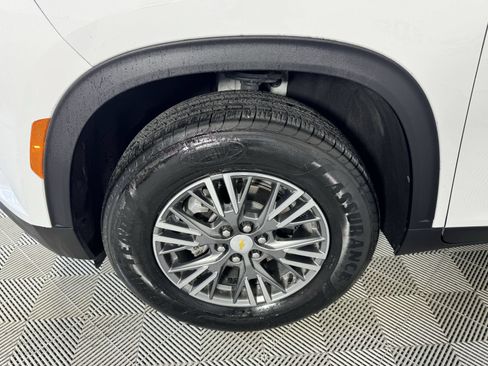 Used 2026 Chevrolet Traverse LT w/ Driver Confidence Package FWD image 32