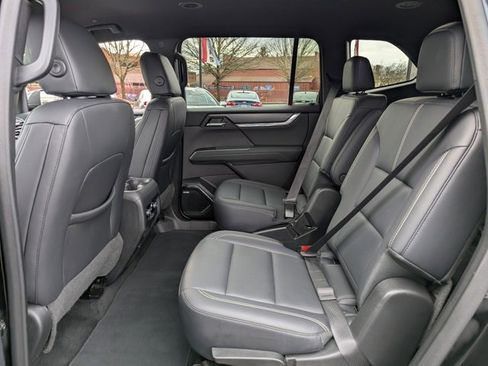 Used 2024 GMC Acadia Elevation image 32