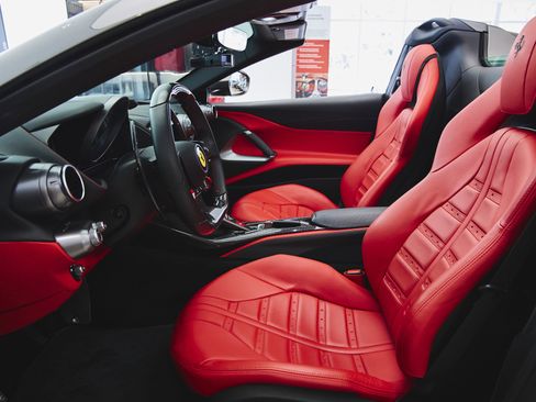 Used 2021 Ferrari 812 GTS image 26