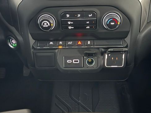 Used 2025 Chevrolet Silverado 1500 Custom image 31