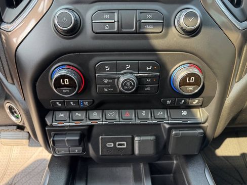 Used 2019 Chevrolet Silverado 1500 High Country w/ High Country Premium Package AWD/4WD image 27