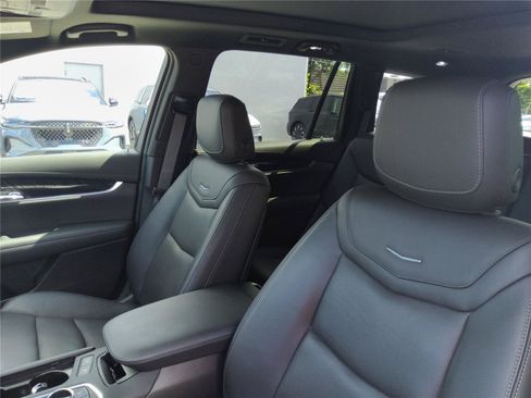 Used 2023 Cadillac XT6 Premium Luxury w/ Technology Package FWD image 19