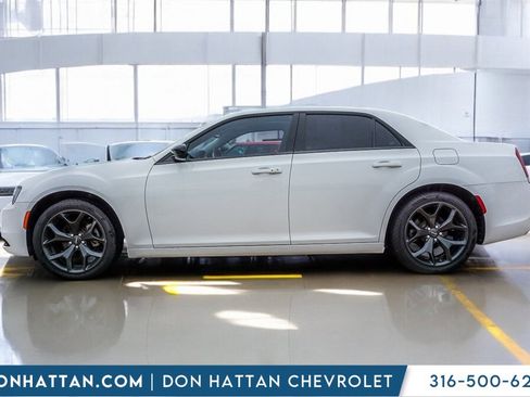 Used 2023 Chrysler 300 Touring w/ Sport Appearance Package image 2