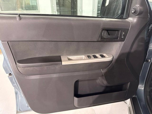 Used 2011 Ford Escape XLT w/ 201A Rapid Spec Order Code FWD image 19