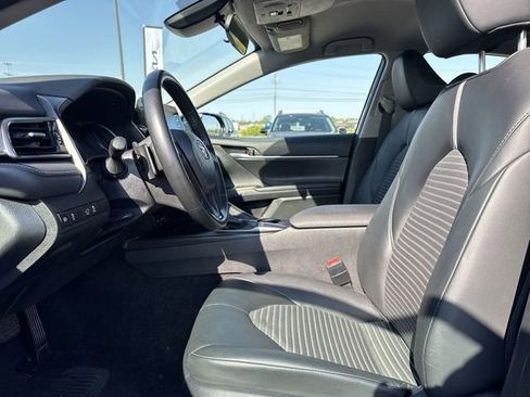 Used 2024 Toyota Camry SE image 11