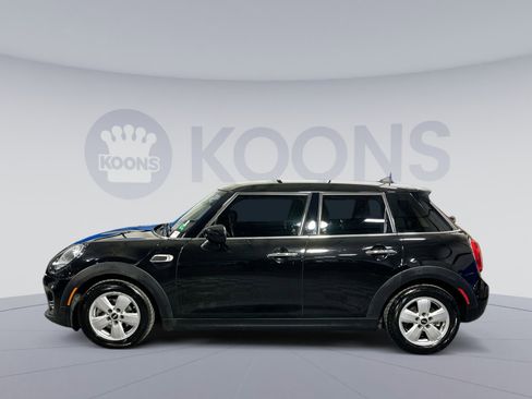 Used 2021 MINI Cooper 4-Door Hardtop image 2