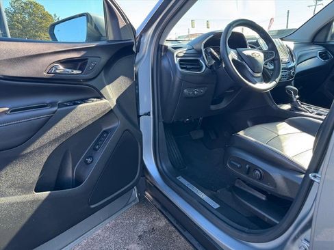 Used 2023 Chevrolet Equinox Premier image 15