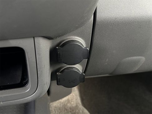 Used 2015 Nissan Frontier SV image 19