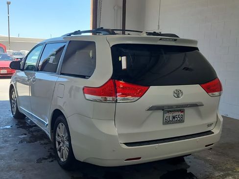 Used 2012 Toyota Sienna Limited w/ Premium Pkg AWD/4WD image 3