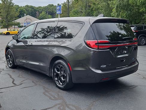 Used 2023 Chrysler Pacifica Limited w/ S Appearance Package FWD image 28