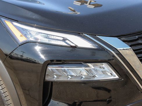 Used 2023 Nissan Rogue SV FWD image 4
