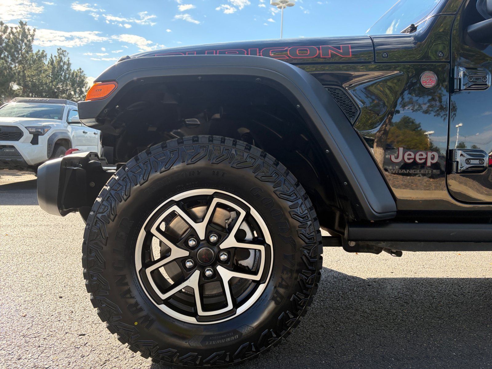 Used 2024 Jeep Wrangler Unlimited Rubicon AWD/4WD image 10