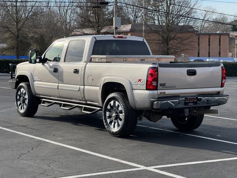 Used 2006 Chevrolet Silverado 2500 LT w/ Heavy-Duty Power Package image 8