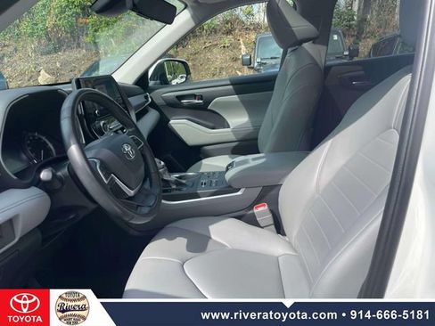 Used 2023 Toyota Highlander XLE AWD/4WD image 14