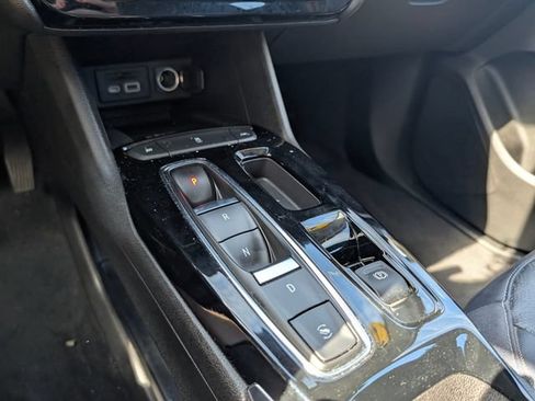 Used 2022 Chevrolet Bolt EUV LT w/ Convenience Package FWD image 23