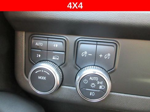 Certified 2022 GMC Yukon XL SLT w/ SLT Premium Package AWD/4WD image 31