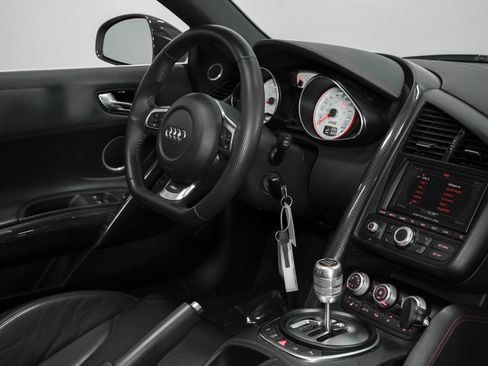 Used 2012 Audi R8 V10 image 33