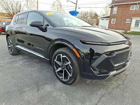 Used 2025 Chevrolet Equinox EV LT w/ Convenience Package image 7