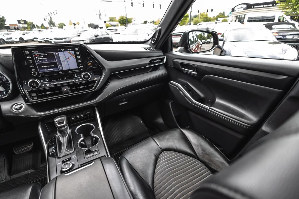 Used 2021 Toyota Highlander XSE AWD/4WD image 23
