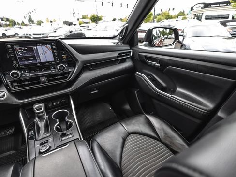 Used 2021 Toyota Highlander XSE AWD/4WD image 23