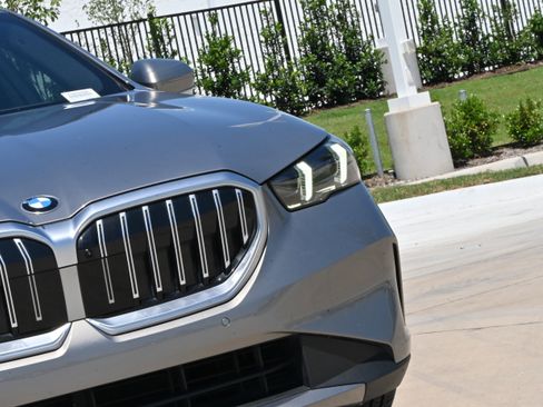 Used 2025 BMW 530i w/ Premium Package RWD image 10