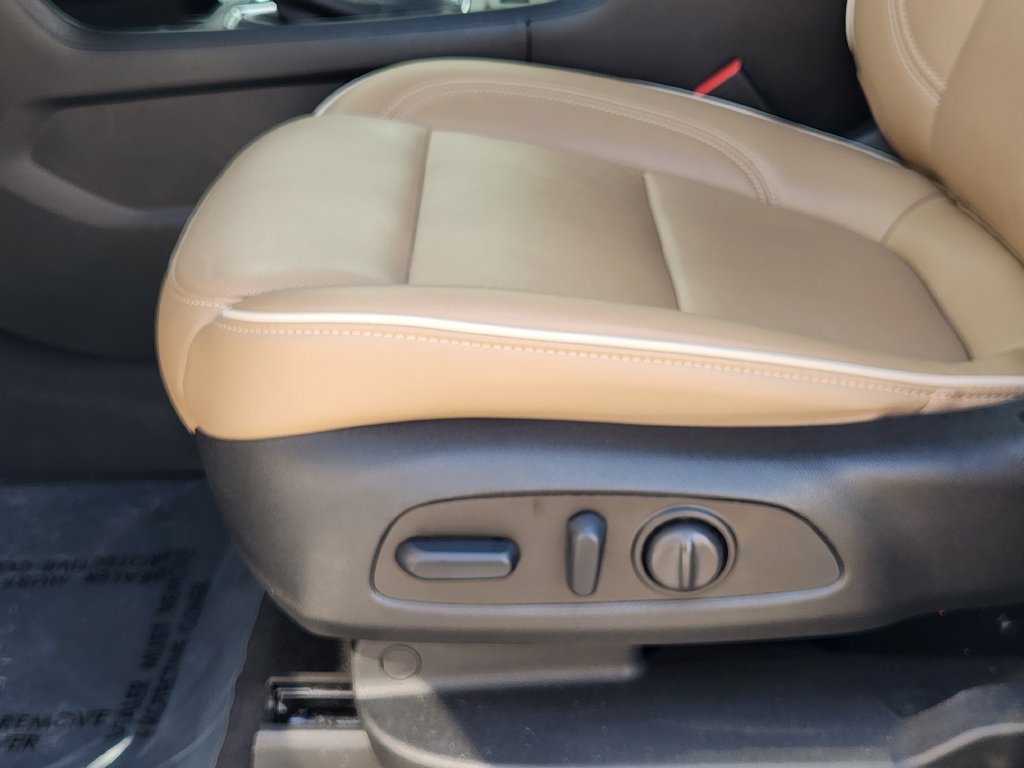 Used 2023 Chevrolet Traverse Premier FWD image 24