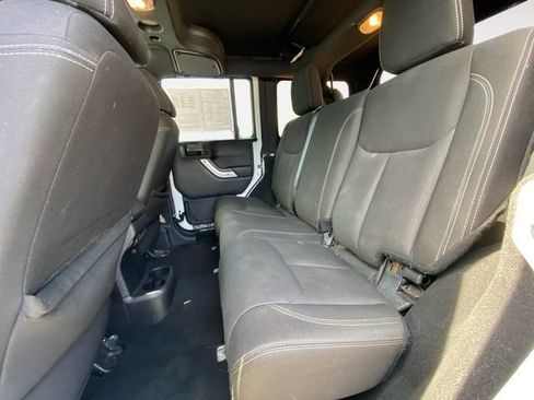Used 2015 Jeep Wrangler Unlimited Sahara w/ Connectivity Group AWD/4WD image 13