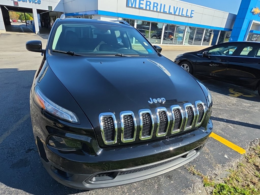Used 2018 Jeep Cherokee Latitude Plus AWD/4WD image 2