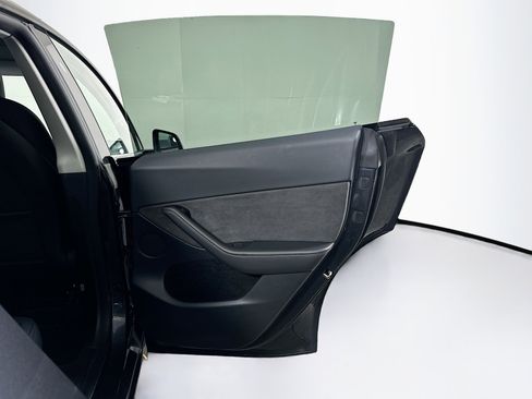 Used 2024 Tesla Model Y Long Range image 31