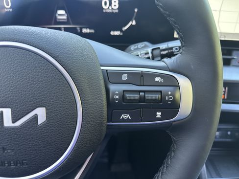 Used 2025 Kia Sportage SX AWD/4WD image 27